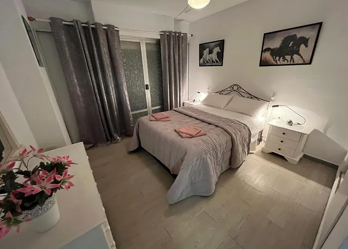 2 Minutes From The Beach